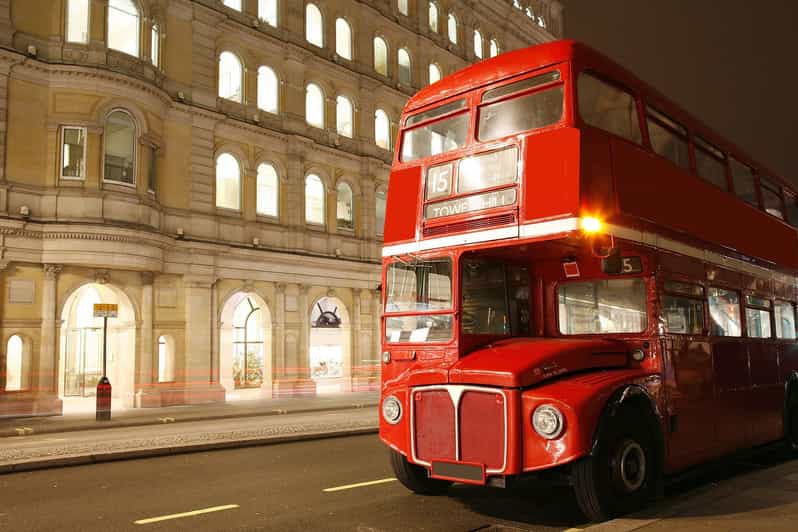 London: Christmas Lights Tour by Vintage Double-Decker Bus -