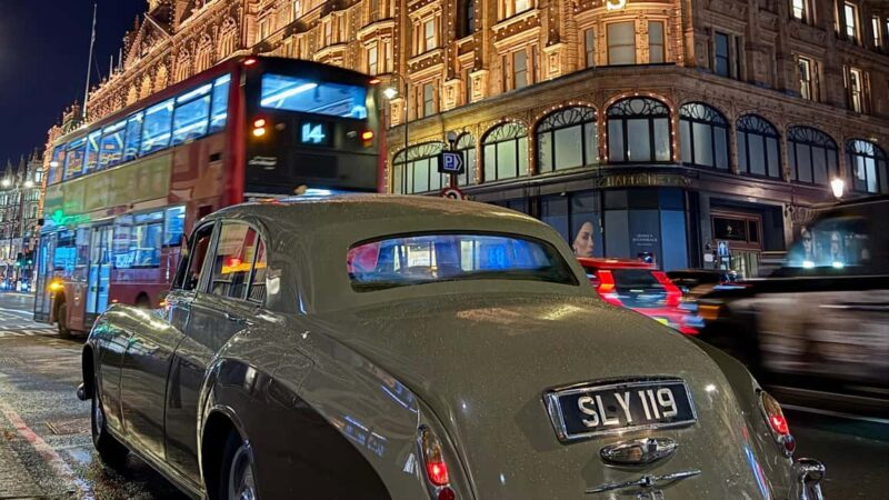London: Christmas Lights Tour in a Vintage Rolls Royce - Warm Drinks and Festive Atmosphere