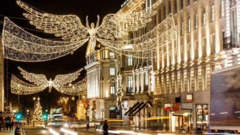 London: Christmas Lights Tour, Mince Pies, & Festive Drinks - London Christmas Lights Tour from a Festively Decorated Bus