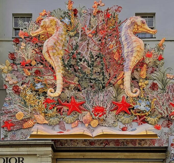 London: Christmas Lights Walking Tour - Tour Logistics: Walking, Pacing, and Accessibility