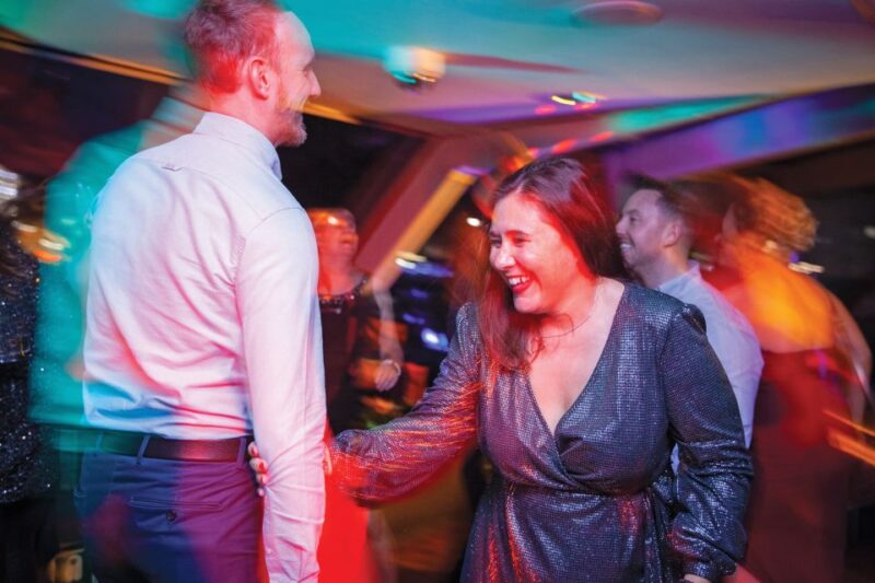 London: Christmas Party Dinner Cruise - Dining Experience and Food Quality