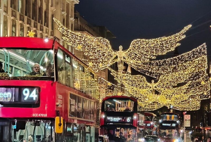 London Christmas Sparkle Walking Tour Small Group - Exploring London’s Christmas Window Displays and Haute Couture