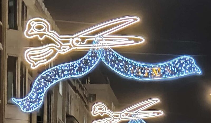 London Christmas Sparkle Walking Tour Small Group - Discovering Europes Largest Advent Calendar