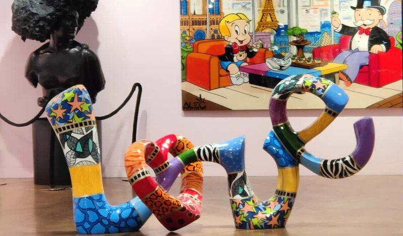 London Christmas Sparkle Walking Tour Small Group - Experiencing the Christmas Spirit with Caroling and Hot Wine Punch