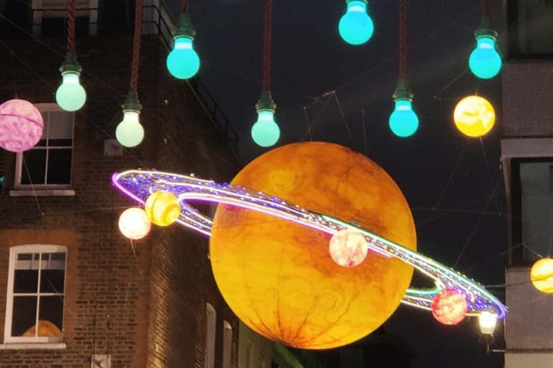 London Christmas Sparkle Walking Tour Small Group - The Guide’s Role in Bringing the Tour to Life