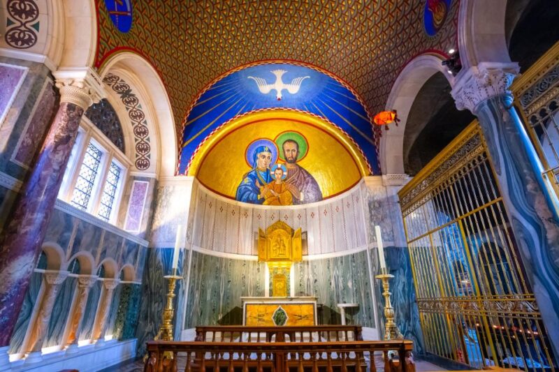 London: Churches and Cathedrals Private Walking Tour - Practical Details: Meeting Point, Group Size, and Accessibility