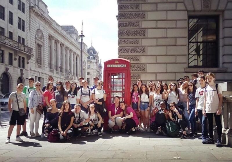 London: City Guided Walking Tour & Thames River Cruise - The Guide’s Role and Tour Atmosphere