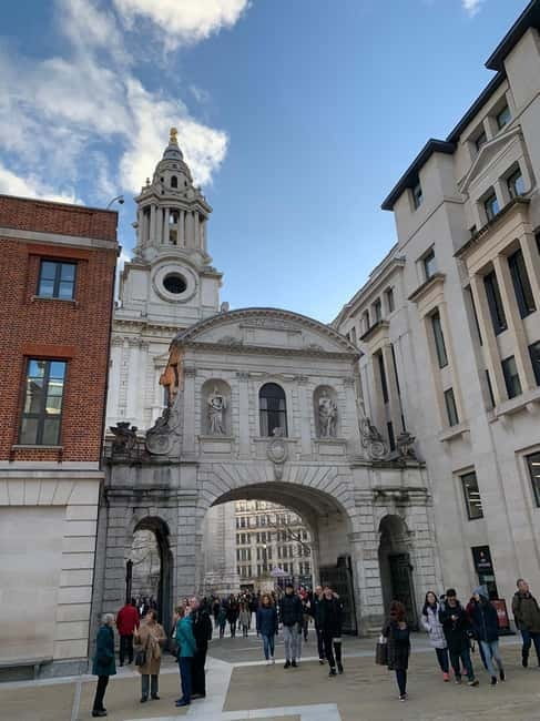 London: City of London Pubs Private Guided Walking Tour - St Paul’s Cathedral: The Tour’s First Major Stop