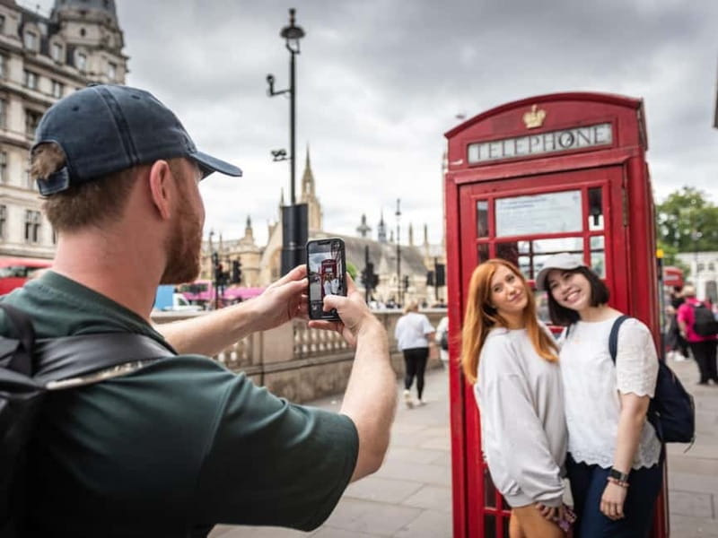 London: Deluxe Westminster Tour, Churchill War Rooms & Abbey - Savoring a Drink at a Historic London Pub