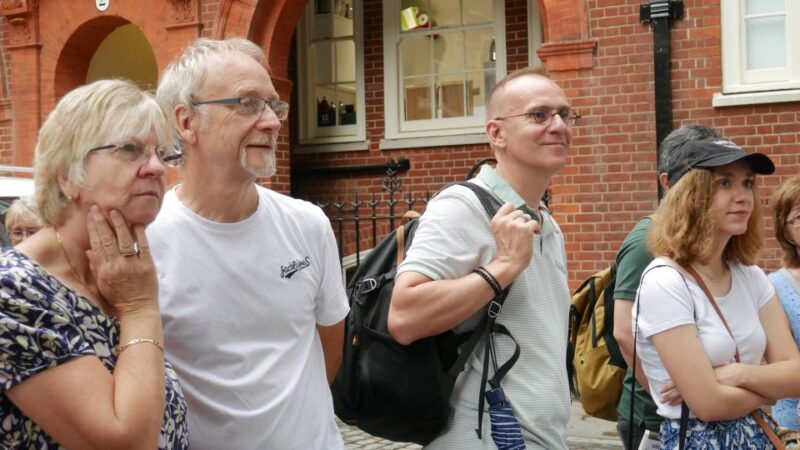 London: Downton Abbey Guided Walking Tour - Relive Lady Rose’s Romantic Scene with the Jazz Singer