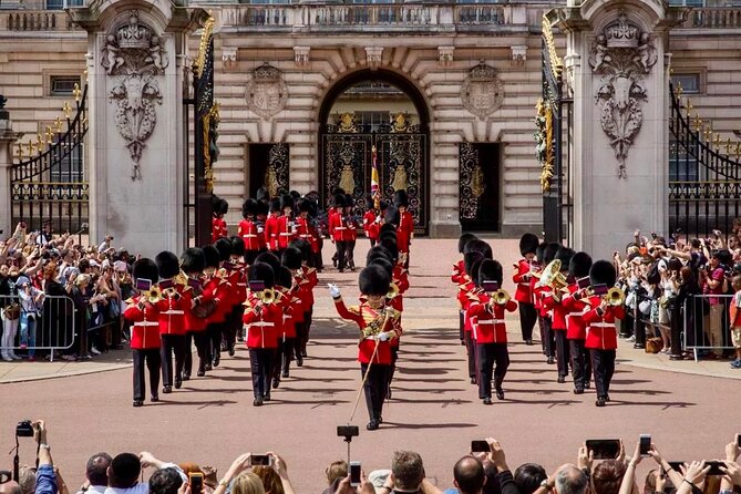 London Essential 2 hour introductory Walking Tour With a Londoner - Visiting Buckingham Palace and Clarence House