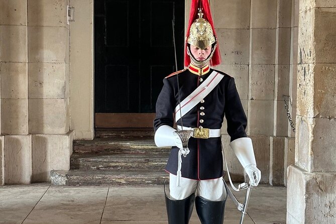 London Essential 2 hour introductory Walking Tour With a Londoner - The Mall, Trafalgar Square, and Whitehall Landmarks