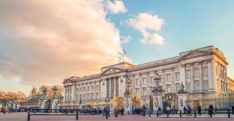 London: Full-Day London Bus Tour with Snacks - Enjoying the London Waterways with a Thames River Boat Ride