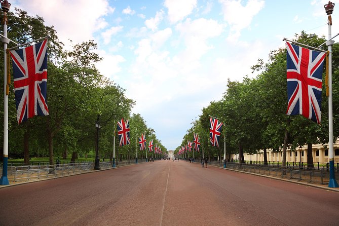 London Full Day Sightseeing Tour with London Eye & Snack Pack - Cruising the Thames for a Fresh Perspective