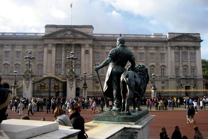 London Full Day Sightseeing Tour with London Eye & Snack Pack - Practical Logistics and Group Size