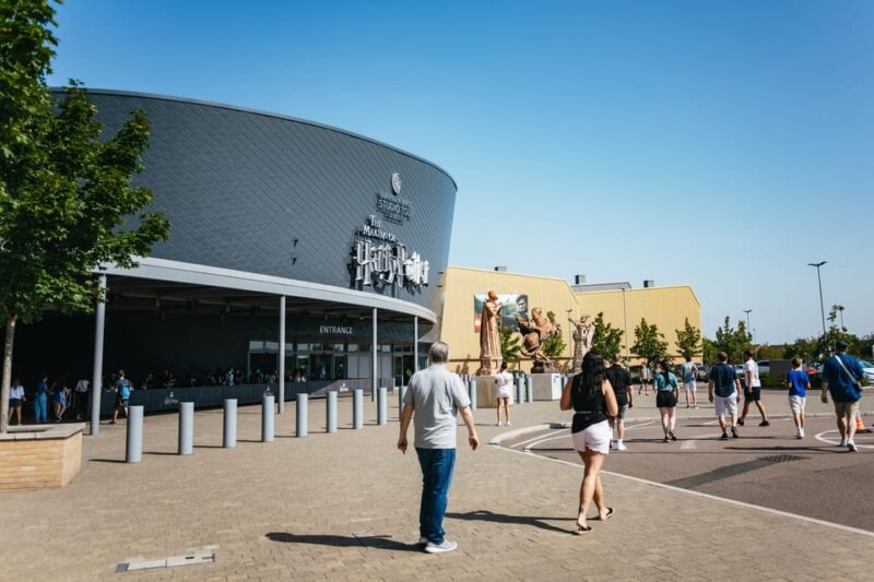 London: Fully-Guided Making of Harry Potter Tour - Free Time and Shopping in the Studio