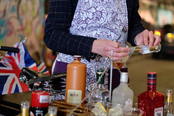London Gin Safari: A Spirited, Juniper-Fuelled Jaunt - The Role of Guides: Knowledgeable and Fun