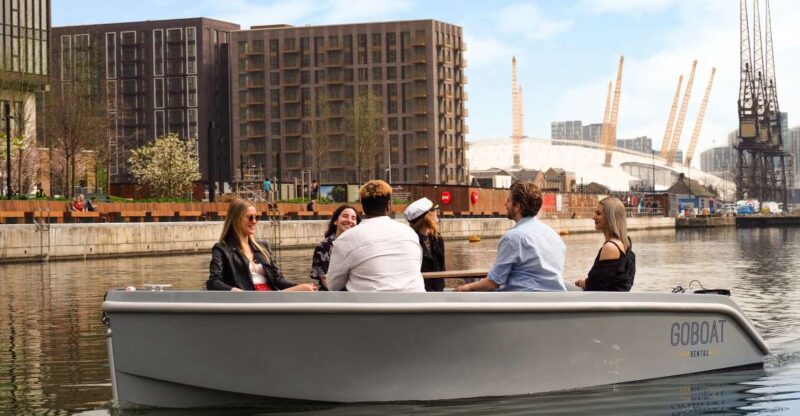 London: GoBoat Rental in Canary Wharf with London Docklands - Discover Londons Docklands from the Water with GoBoat in Canary Wharf
