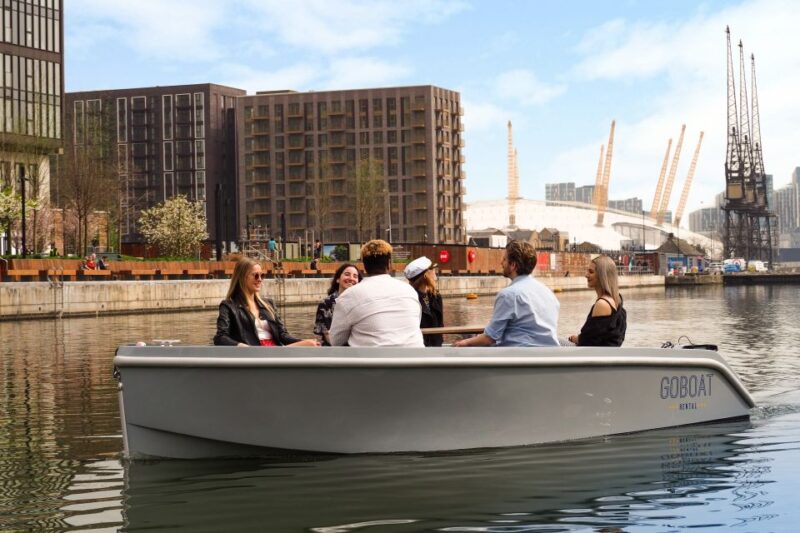 London: GoBoat Rental in Canary Wharf with London Docklands - Exploring the London Docklands from the Water