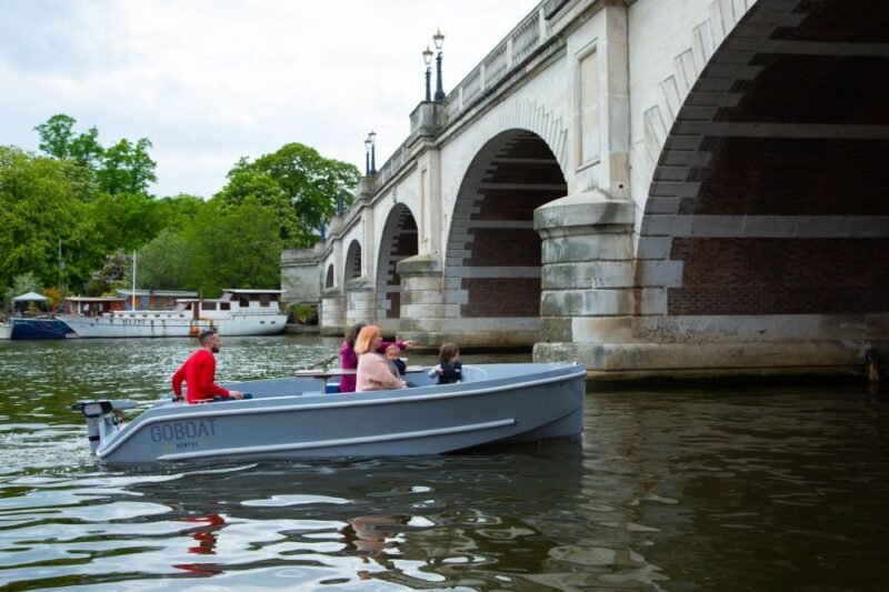 London: GoBoat Rental in Kingston upon Thames - Discover the Self-Drive Adventure on the River Thames in Kingston