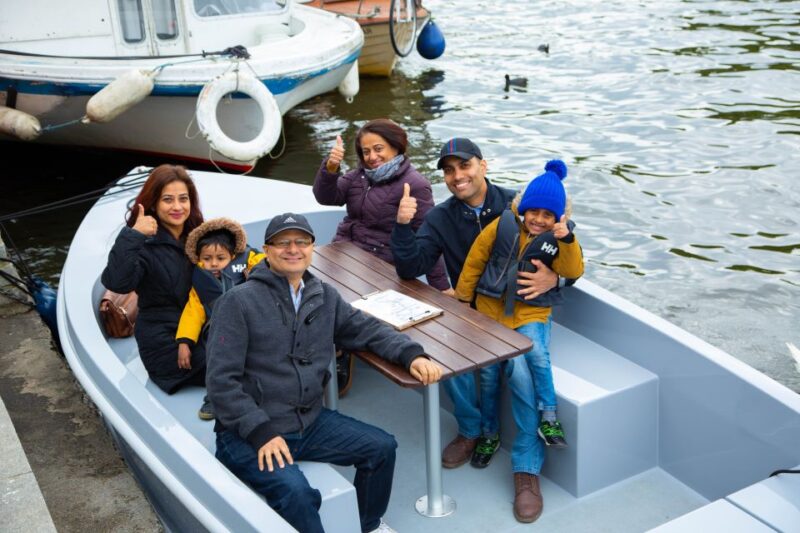 London: GoBoat Rental in Kingston upon Thames - Navigating the Non-Tidal Section of the Thames