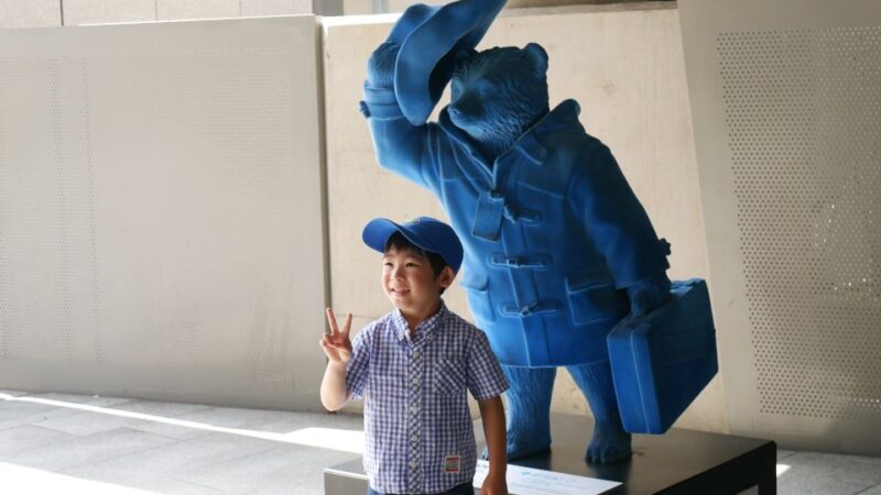 London: Guided Paddington Bear Walking Tour - Visiting the Paddington Bear Statue at Paddington Station