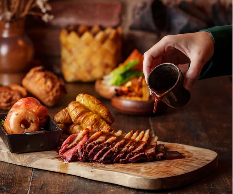 London: Guided tour of London with Sunday Roast - Accessibility, Flexibility, and Practical Details