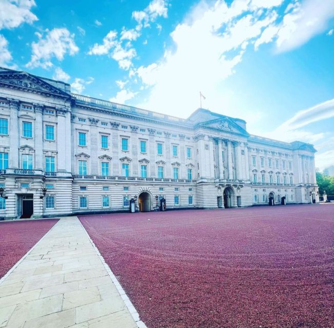 London: Guided Walking Tour with Changing Of The Guard - Buckingham Palace and Its Fascinating History