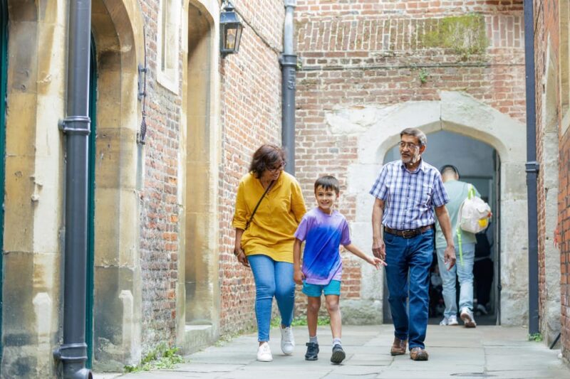 London: Hampton Court Palace Private Tour with Train Option - Flexibility and Freedom After the Guided Tour