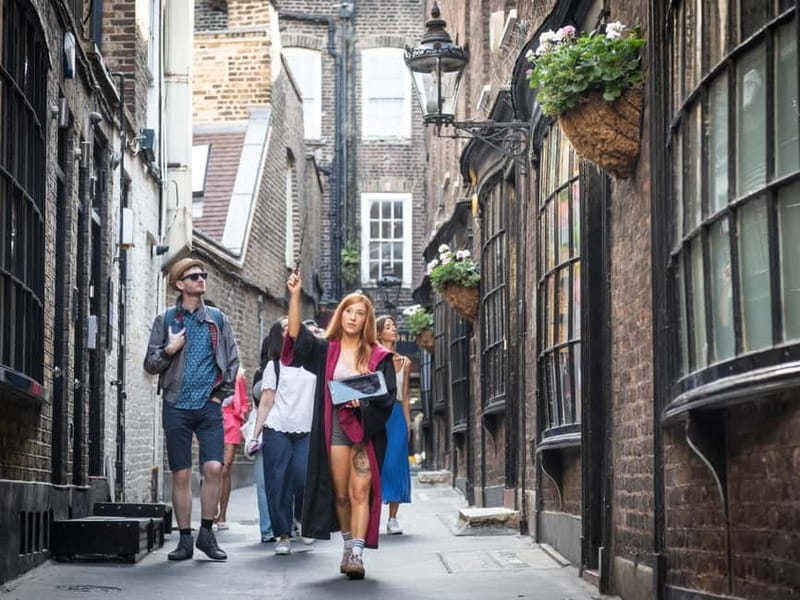 London: Harry Potter Deluxe Tour with London Eye & Dungeons - Explore Londons Iconic Harry Potter Filming Locations with a Private Guide