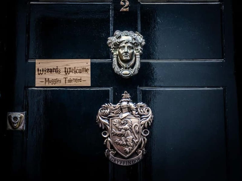 London: Harry Potter Sights and Film Tour: Deluxe Private - The Charm of the House of Spells and Butterbeer Experience