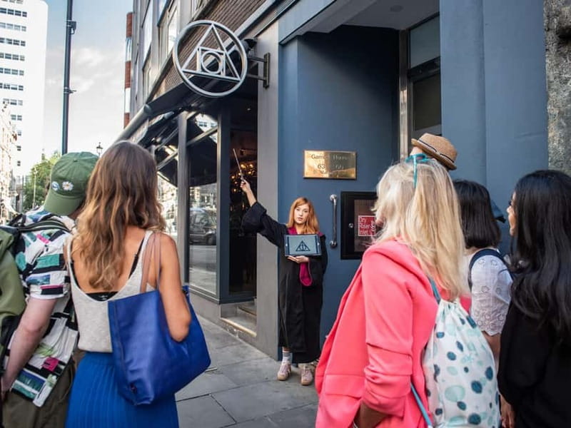 London: Harry Potter Sights and Film Tour: Deluxe Private - Visiting the Tower of London (Optional Extra)