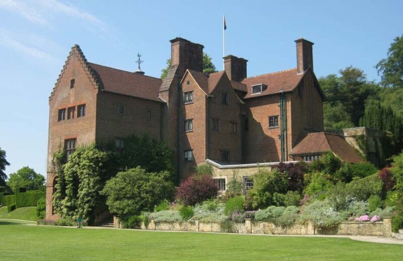 London: Hever Castle & Chartwell House Private Day Tour - Hever Castle: The Childhood Home of Anne Boleyn