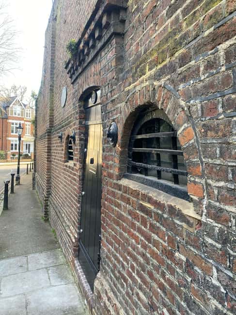 London: Historic Homes of Hampstead Village Walking Tour - Visiting Fenton House and Its Historic Significance