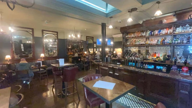 London: Historic Pub Walking Tour for Small Groups - A True Irish Pub in Central London