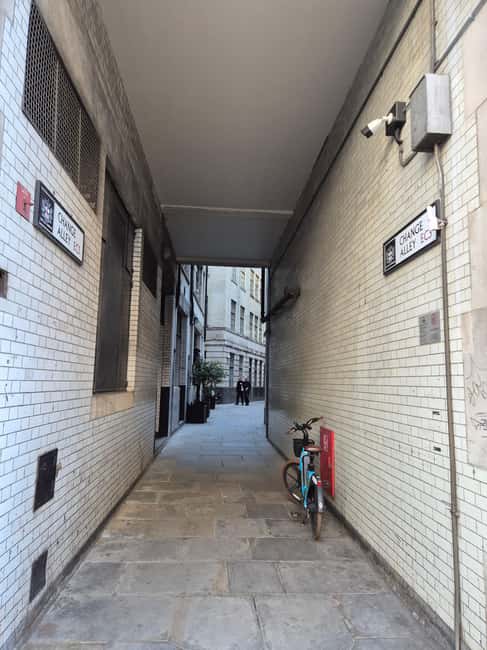 London: History of Money & Power Walking Tour - Modern Financial Landmarks and Symbols