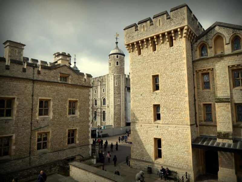 London: History on the banks of the Thames Walking Tour - High Perspectives from Tate Modern’s Top Floor
