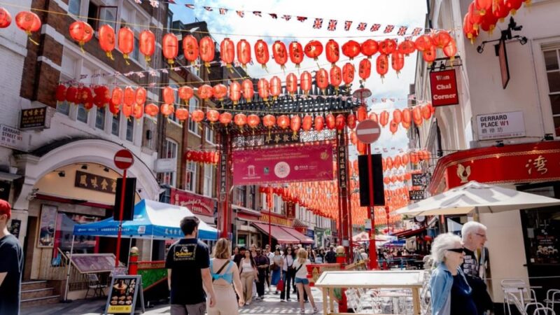 London: Hop-On Hop-Off Pass with Thames River Cruise 24 Hrs - Explore London with a 24-Hour Unlimited Pass Combining Bus, River, and Walking Tours