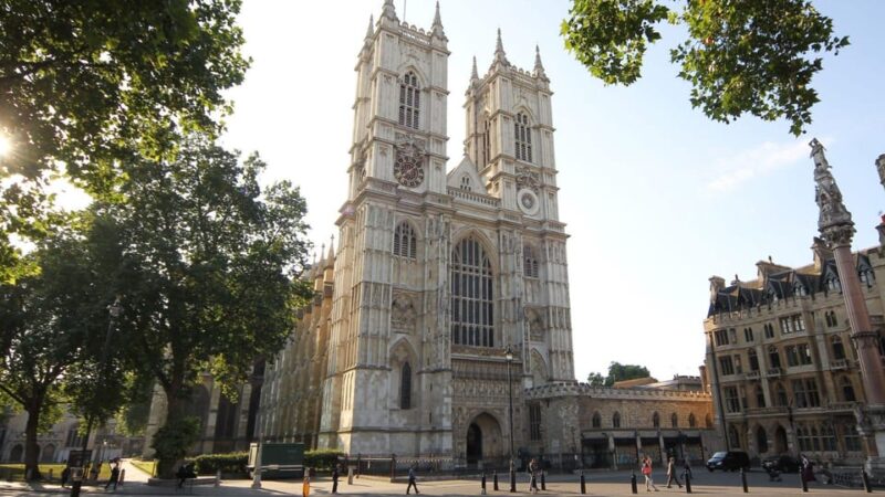 London In One Day Private tour with separate Tour Guide - Visiting the Tower of London and Crown Jewels
