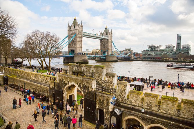 London In One Day Tour with River Cruise & London Eye Option - Scenic Thames River Cruise and Its Role in the Tour