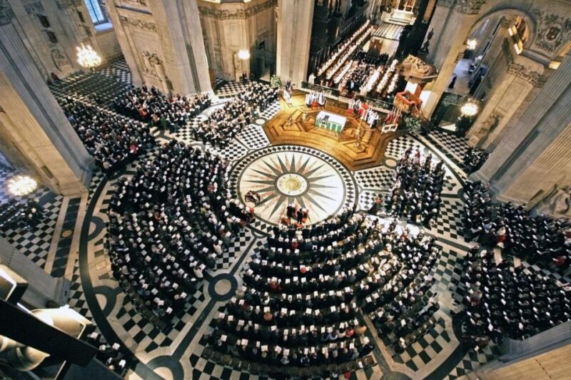 London in One Day Tour with River Cruise - Logistics and Group Size