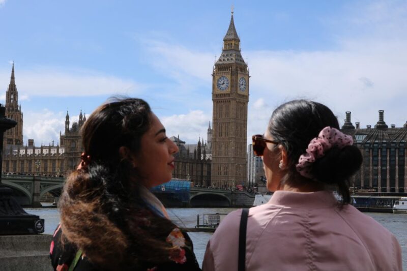 London: Insta Worthy Photoshoot Tour (customisable) - Meet Simran, Your Friendly London Photographer