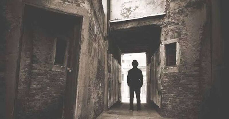 London: Jack The Ripper Most Amazing Guided Walking Tour - Walking Through Victorian London’s Dark Alleys