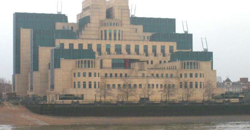 London: James Bond Shooting Locations Tour by Black Taxi - Comparing Cost and Value