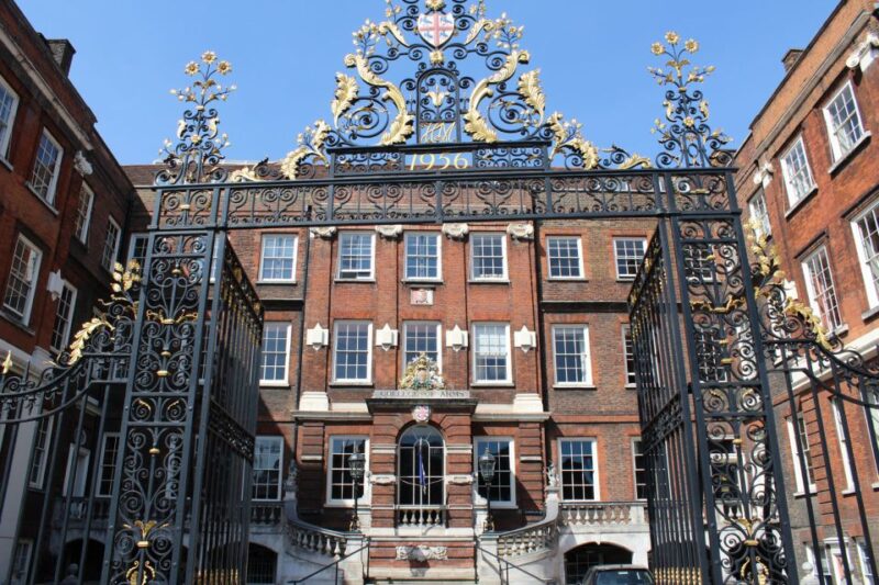 London: James Bond Small Group Mini Coach Tour - Flexibility with Booking and Cancellation