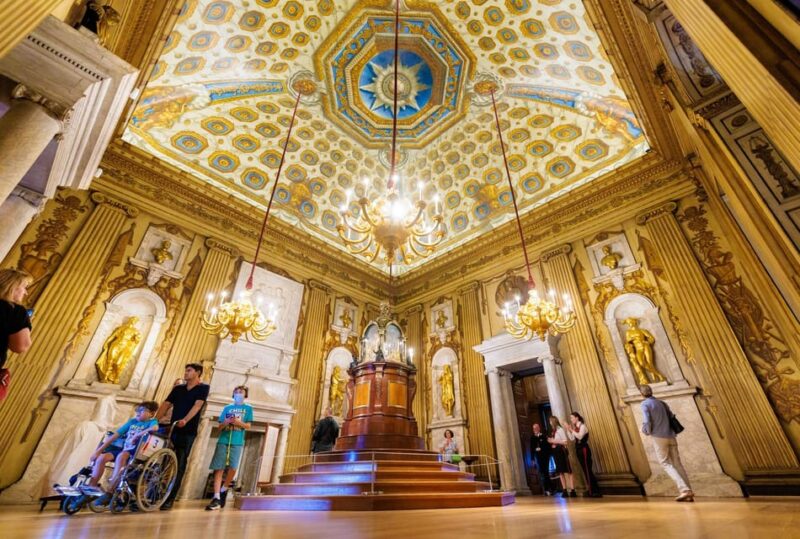 London: Kensington Palace Tour, Guard Change & Afternoon Tea - Explore Royal London with Kensington Palace, Guard Change, and Afternoon Tea