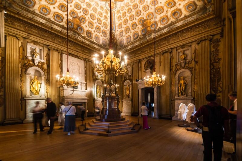 London: Kensington Palace Tour, Guard Change & Afternoon Tea - Exploring Kensington Palace with an Audio Guide