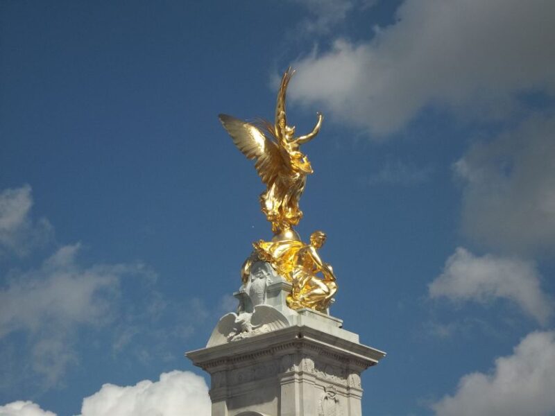 London: Kid-Friendly Westminster Abbey & Sightseeing Tour - Exploring Westminster Abbey’s Most Notable Spots