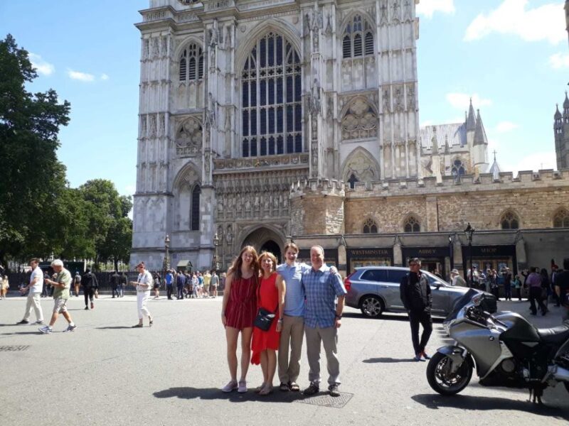 London: Kid-Friendly Westminster Abbey & Sightseeing Tour - The Grand Finale Outside Buckingham Palace