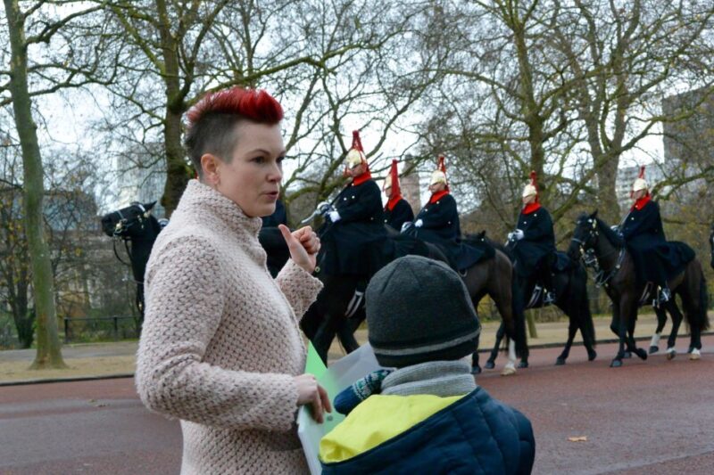 London: Kids Activity Tour in English or German - The Role of Julia: A Guide Who Connects with Kids